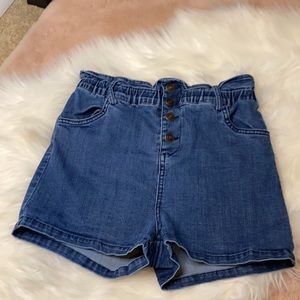 Windsor Paperbag Shorts size medium